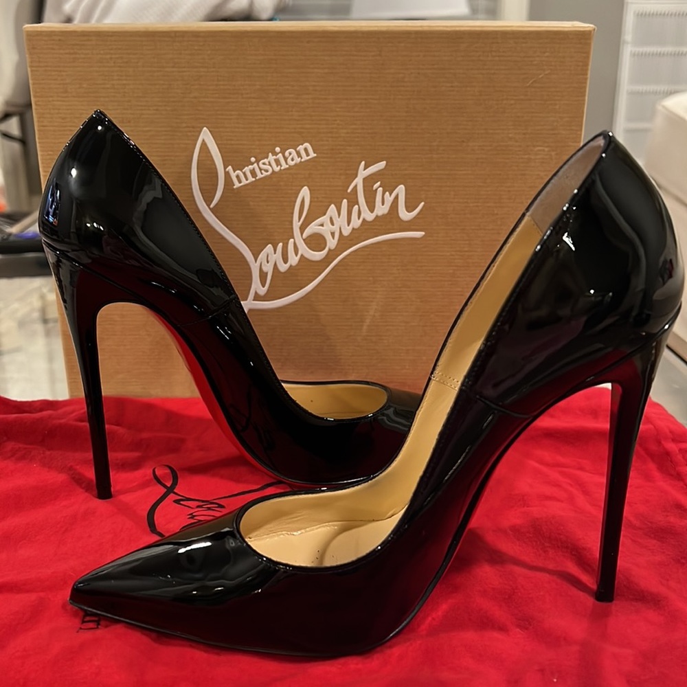 Christian Louboutin So Kate pumps
